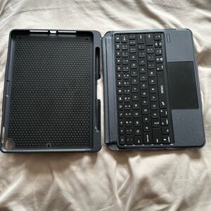 Versatile Black Keyboard Case for Tablets